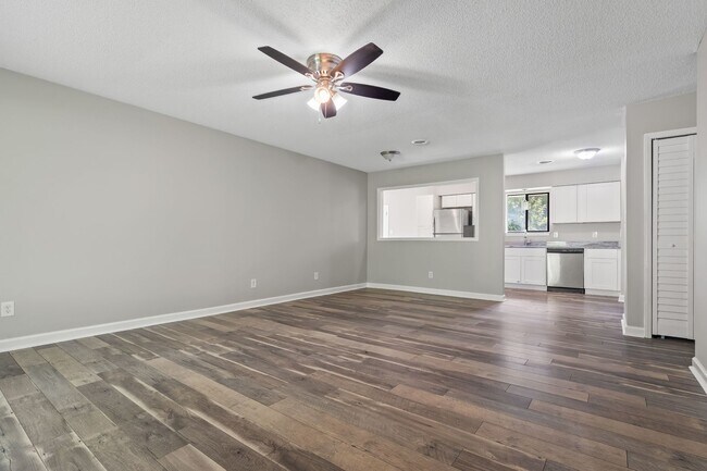 Building Photo - Granite Counters, Large Deck & Huge Backyard – This One Has It All!