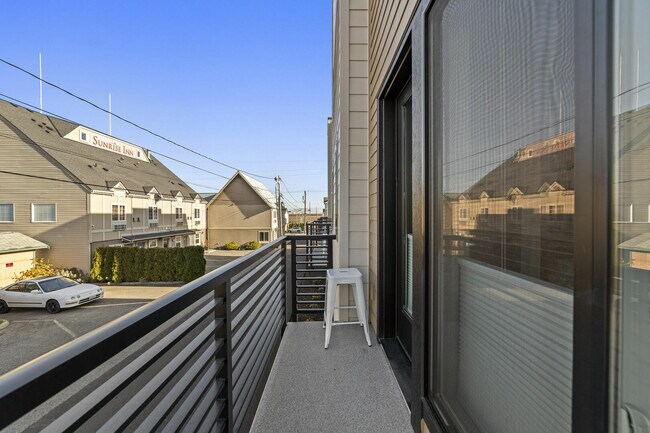 Building Photo - 904 21st St