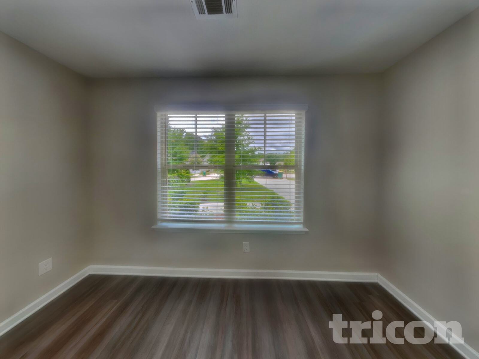 Building Photo - 325 Nutwood Trce