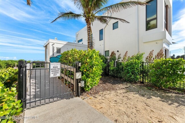 Building Photo - 225 Strand Dr