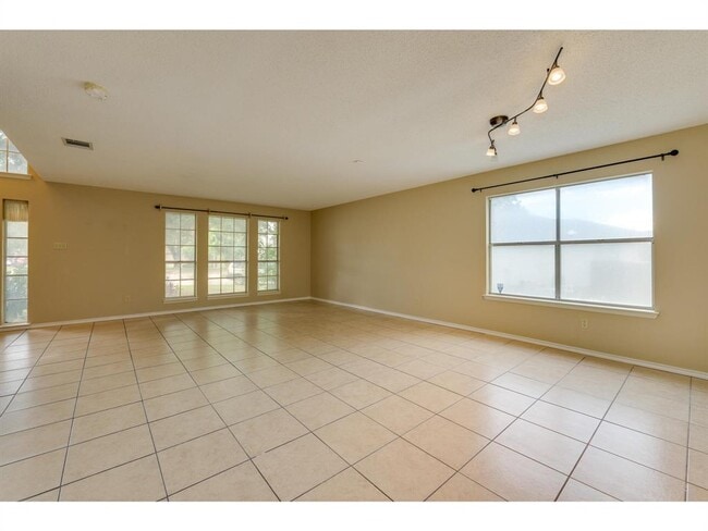 Building Photo - 3912 Lemos Dr