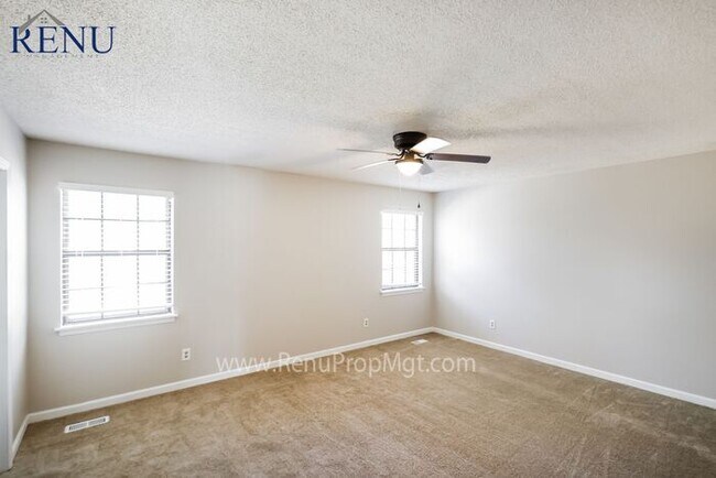 Building Photo - AVAILABLE NOW!!