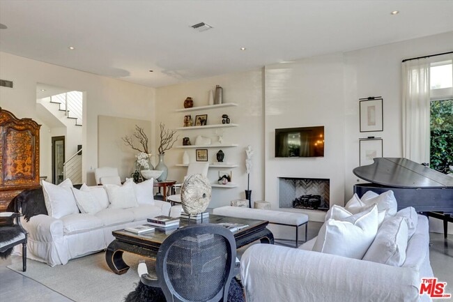 Building Photo - 2425 Clement Ave