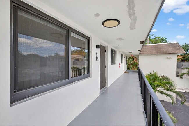 Building Photo - Wilton Manors