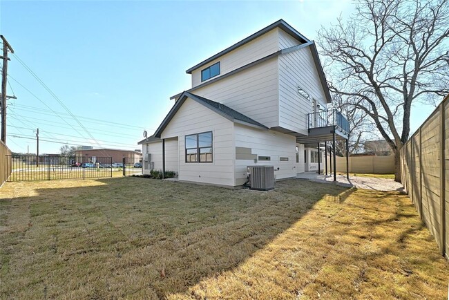 Building Photo - 8428 Hathaway Dr