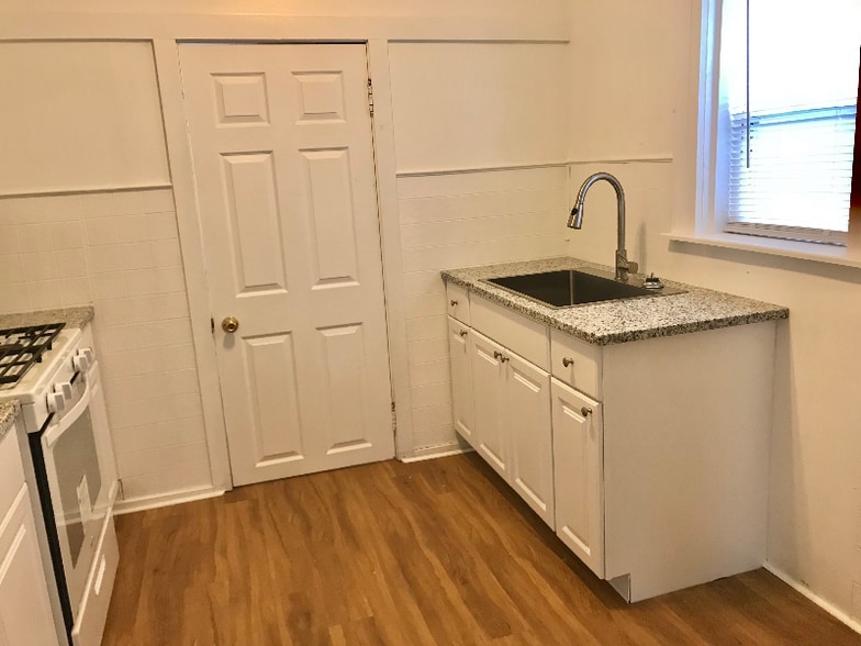 Building Photo - 918 Watson St SW