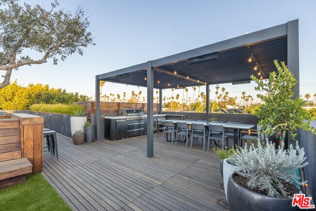 Building Photo - 746 Marco Pl