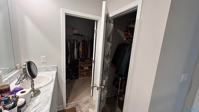 Building Photo - 174 Meadow Ridge Dr