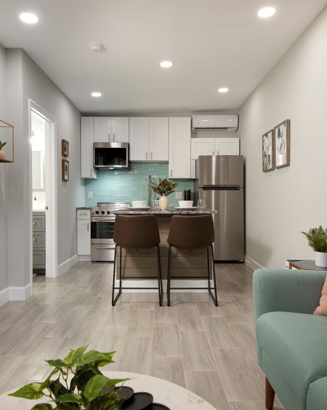 Building Photo - 1158 7th St S