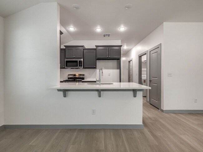 Building Photo - Beautiful New 3-Bed Duplex – Pet Friendly