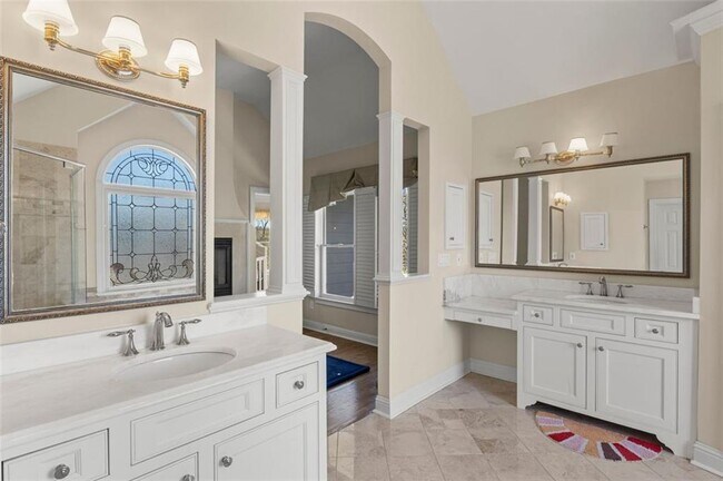 Building Photo - 5685 Lake Manor Trce
