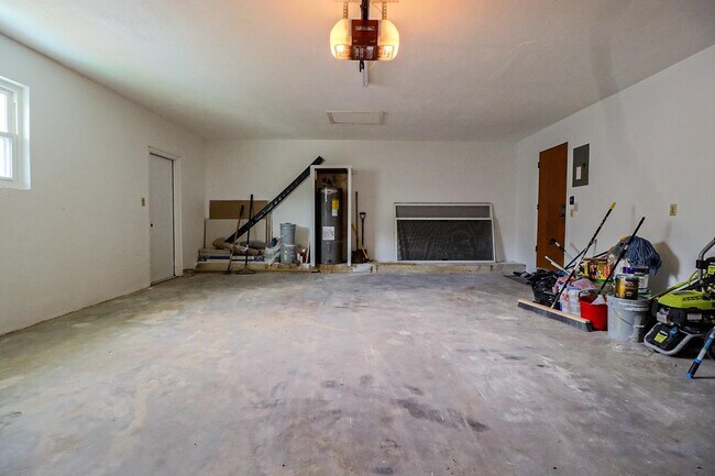 Building Photo - 1329 NW 84th Dr