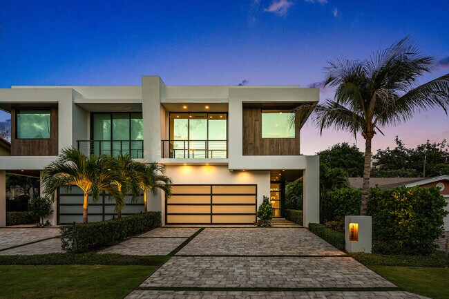 Building Photo - 320 NE Wavecrest Way