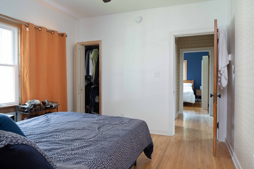 2nd br fits King - 2401 3rd st NE Apt 2