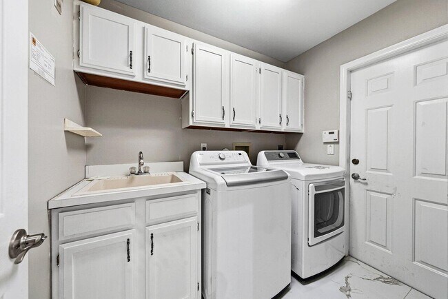 Building Photo - 13710 Callington Dr