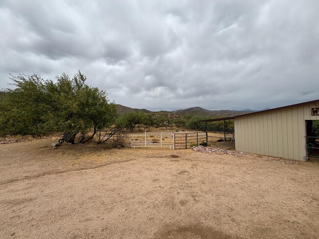 Building Photo - 43003 N Old Mine Rd