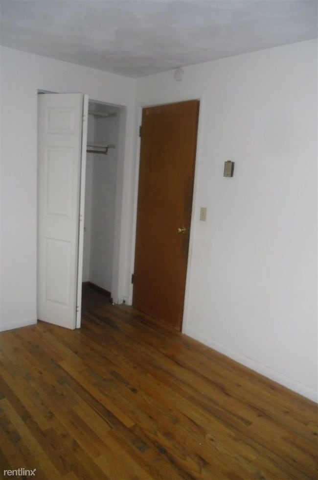 Building Photo - 2 br, 1 bath Apartment - 224 Harry L Dr TLC