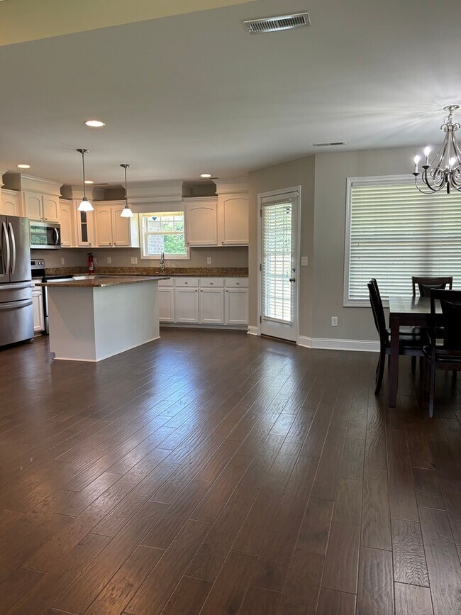 Building Photo - 531 Waterlily Dr