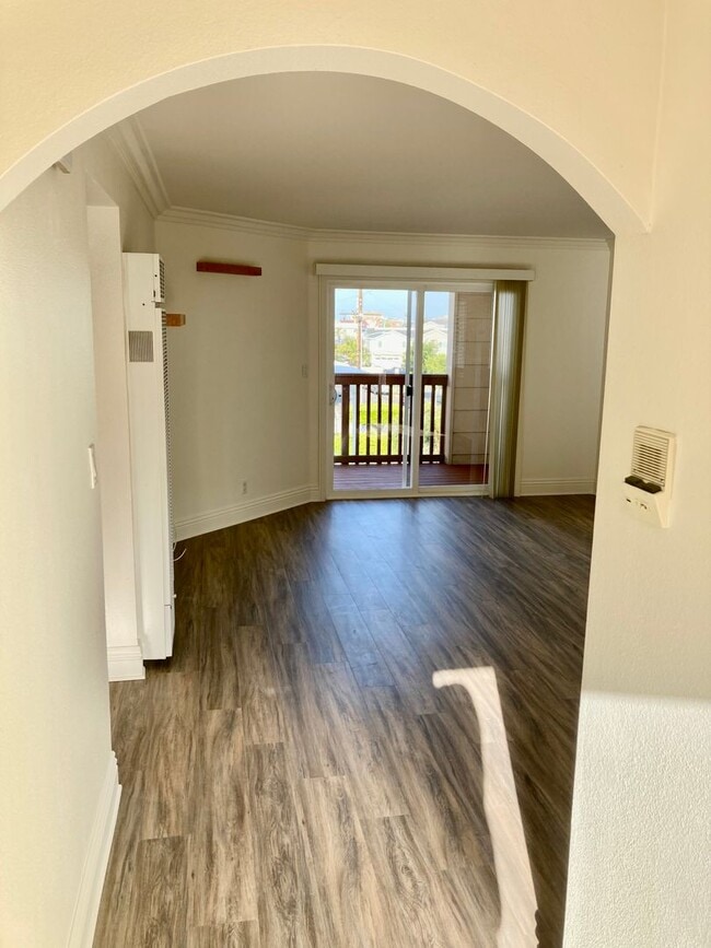 Building Photo - 2 Bed/1 Bath Condo Apt.  Blocks to Imperia...