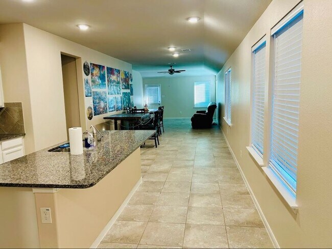 Building Photo - 21423 Holly Heights Rd