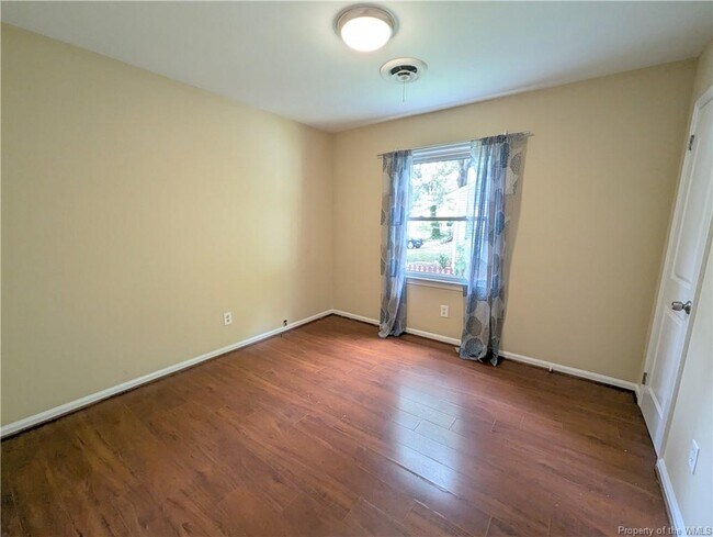 Building Photo - 111 King William Dr