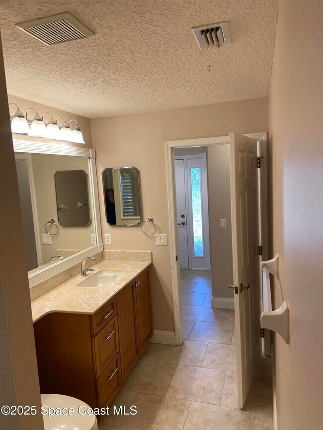 Building Photo - 1847 Abbeyridge Dr