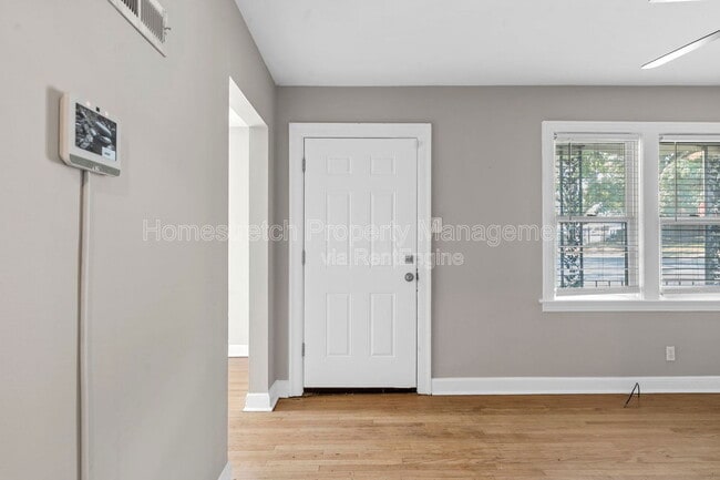 Building Photo - 2633 Avie Dr