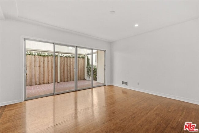 Building Photo - 203 S Detroit St