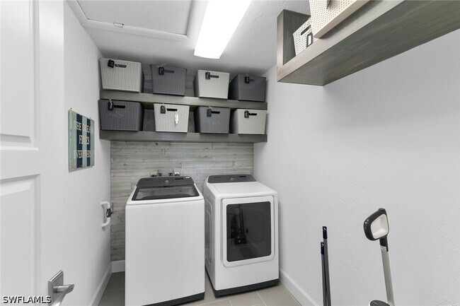 Building Photo - 1020 Swallow Ave