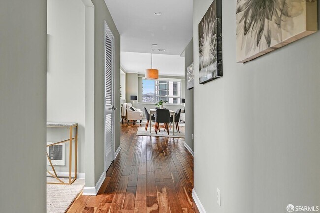 Building Photo - 400 Beale St