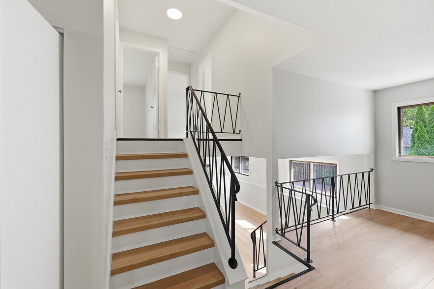 Building Photo - 849 Pear Tree Ln