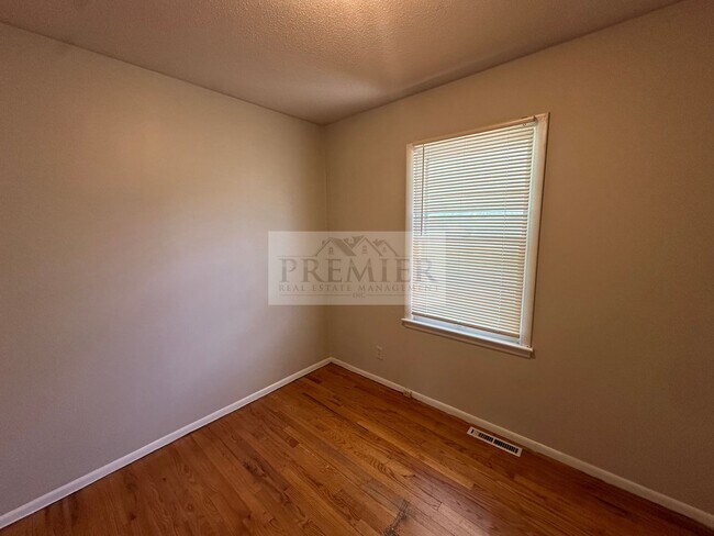 Building Photo - 8406 E 92 Pl
