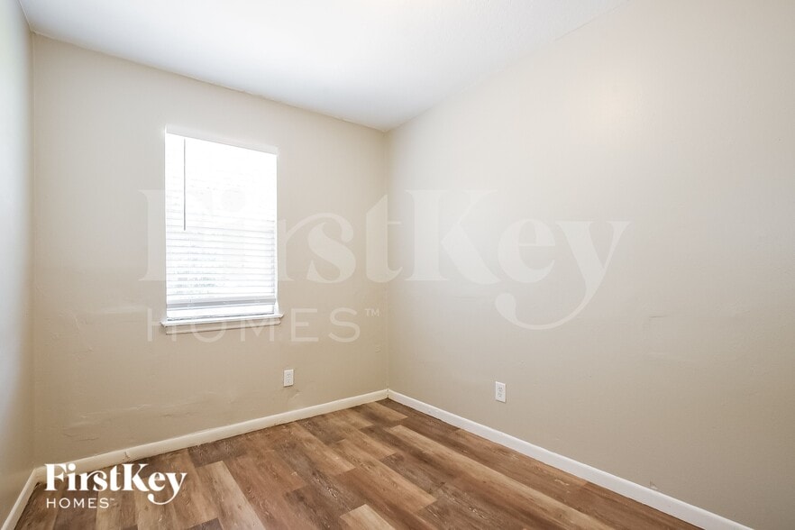 Building Photo - 614 Huey St