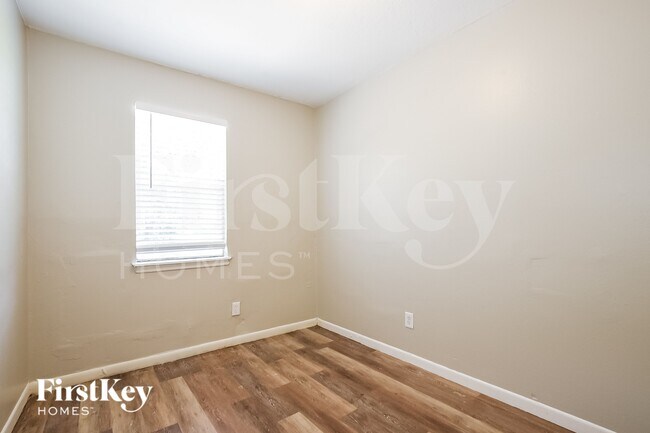 Building Photo - 614 Huey St