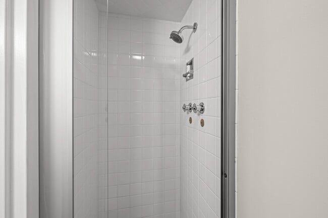 Building Photo - Updated 2-bedroom condo in Denver!