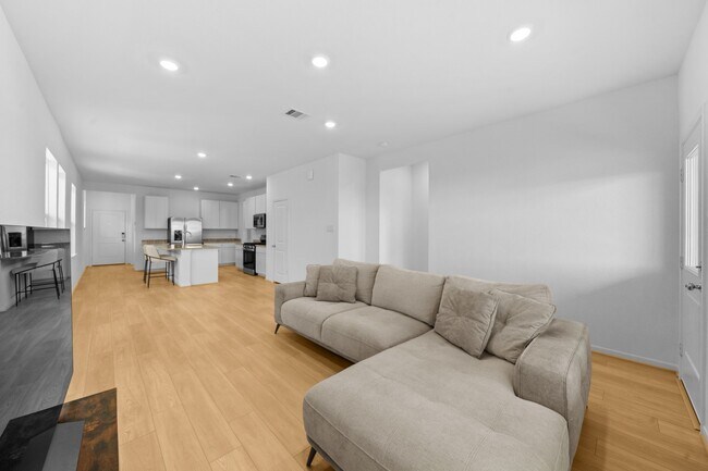 Building Photo - 18006 Lasso Mls Dr