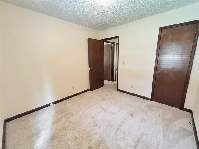 Building Photo - 2491 Annandale Dr