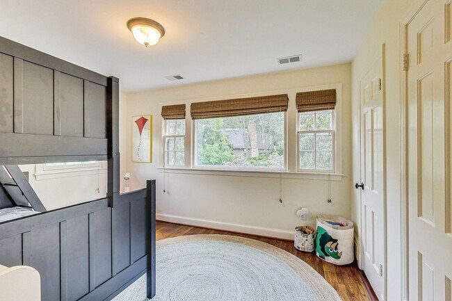 Building Photo - COMING SOON - Stunning 4 bed + 2 full & 2 1/2 bath Classic in NW DC