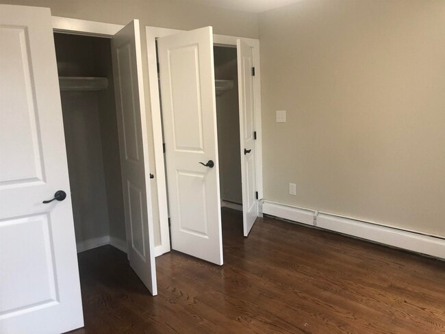 Building Photo - 18 Britton St