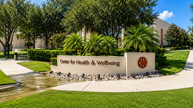 Building Photo - FURNISHED Beautiful Pool Home x Rent in Winter Park Close to Rollins College !