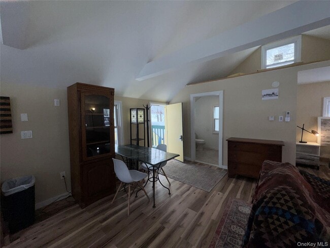 Building Photo - 97 Pine St