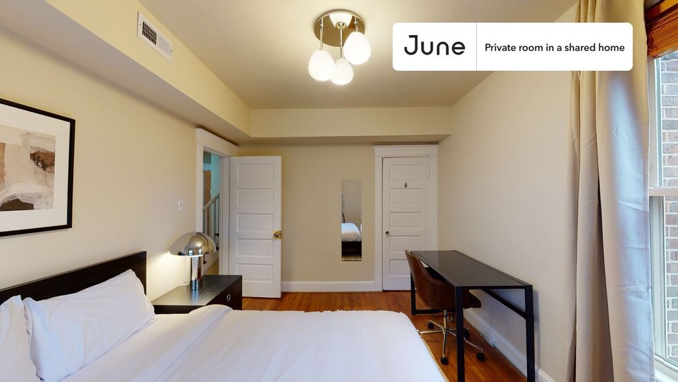 Building Photo - Private bedroom in 5 bed/3 bath Home