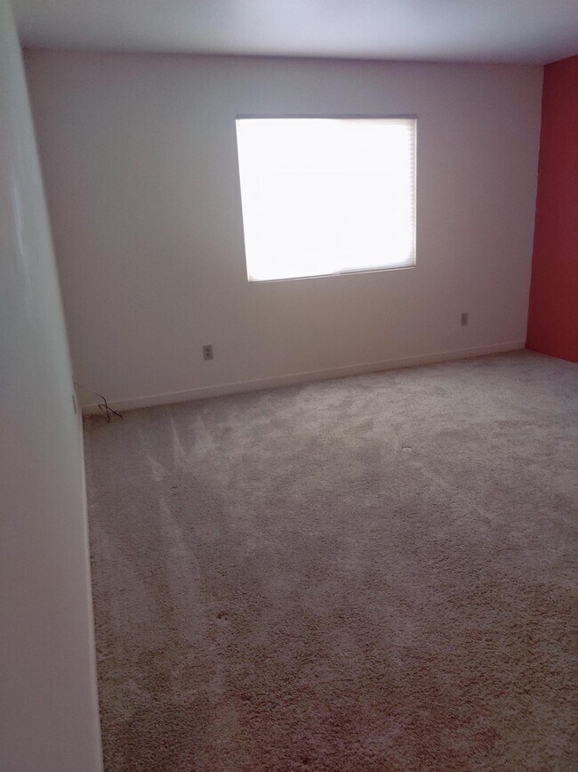 Building Photo - 18589 Lake Forest Dr