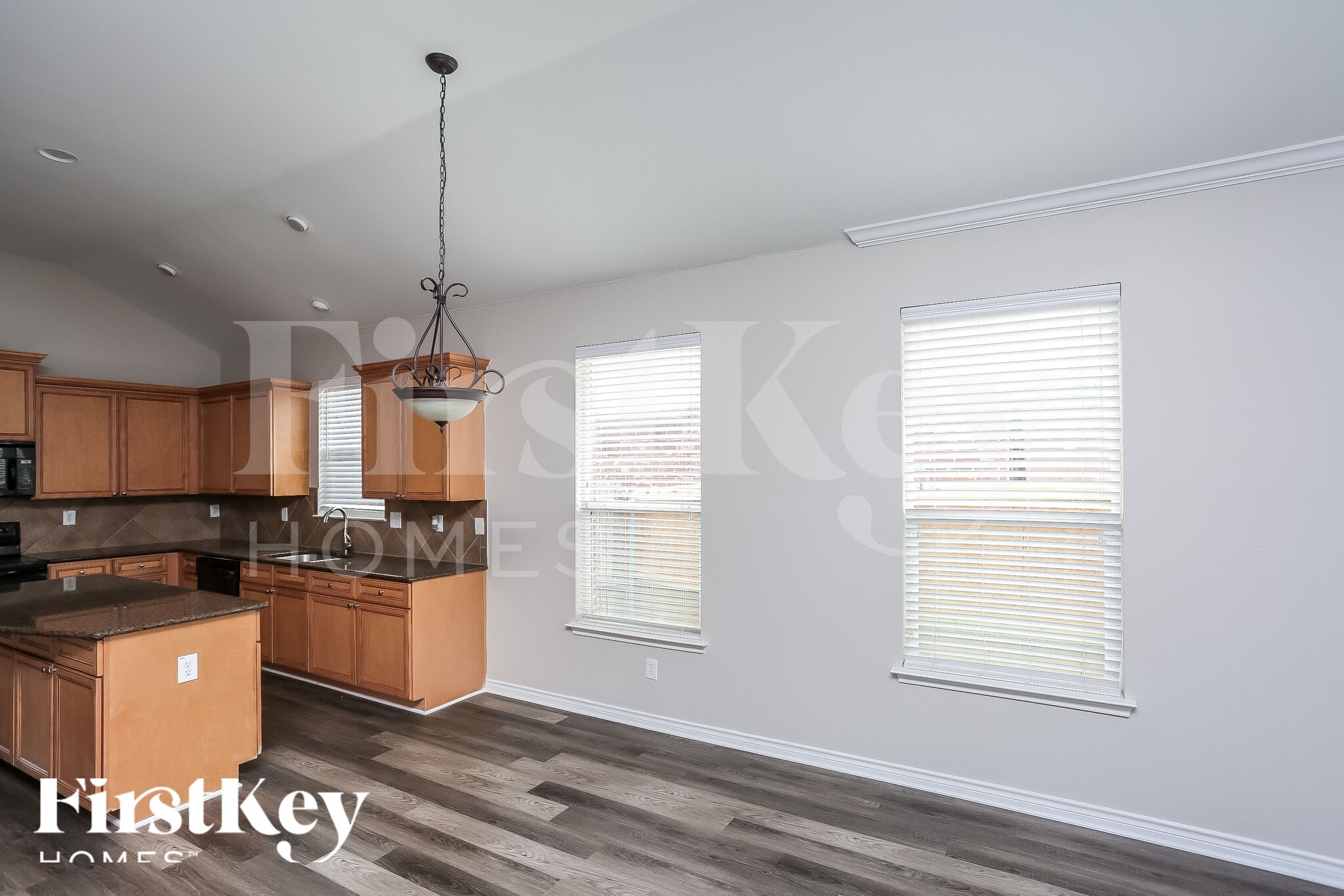 Building Photo - 905 Sheryn Dr