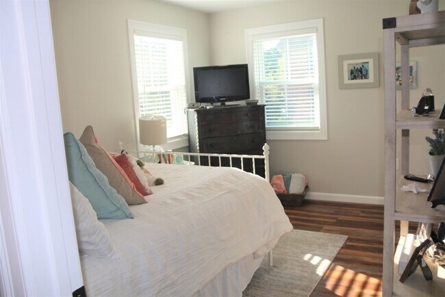 Building Photo - 79 N Main St