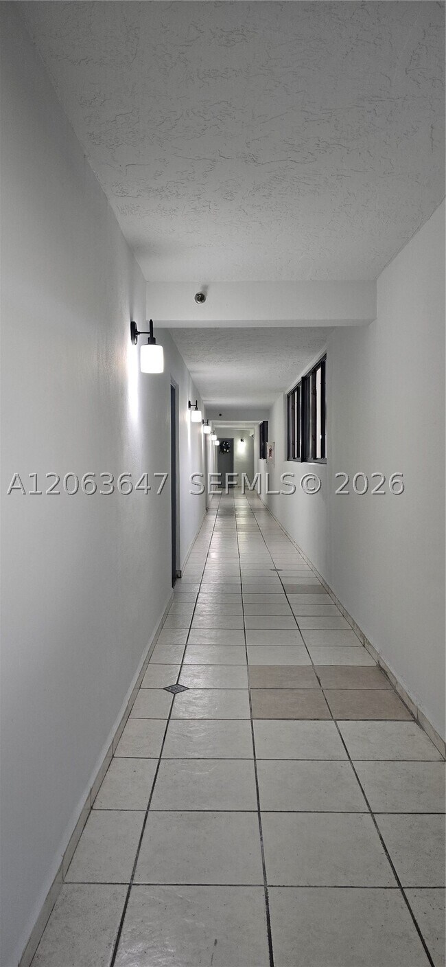 Building Photo - 9688 Fontainebleau Blvd