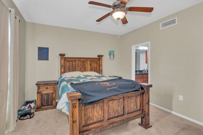 Building Photo - 9200 Westheimer Rd