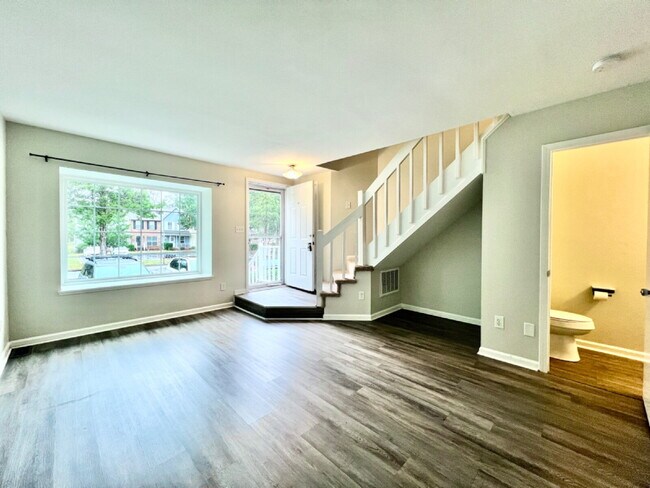 Building Photo - RAINTREE TOWNHOME!