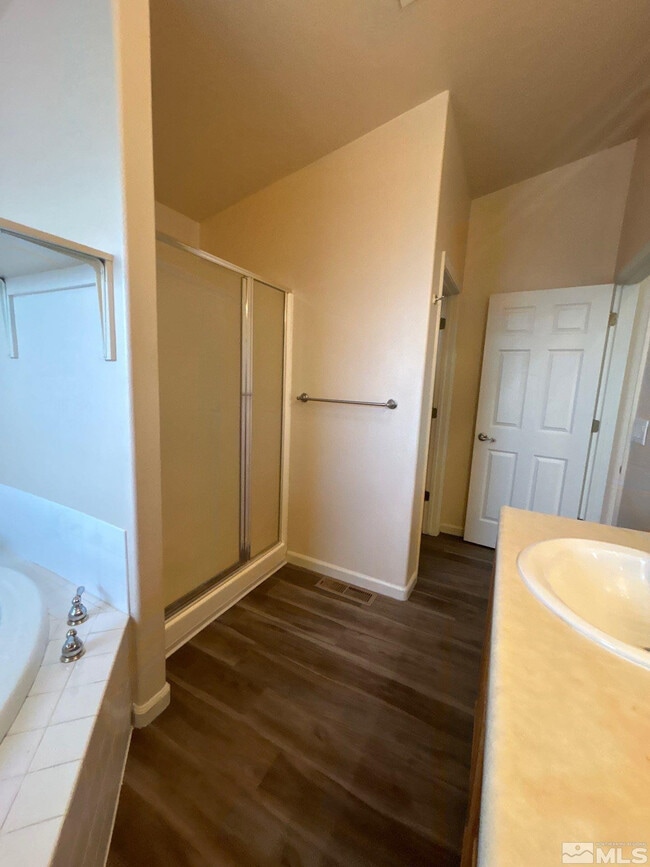 Building Photo - 455 Mallard Way