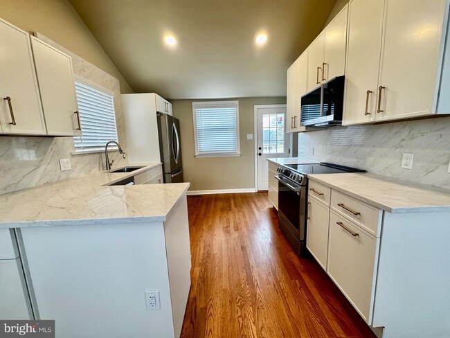 Building Photo - 551 Fern Hill Rd